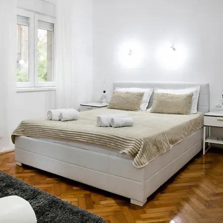 아파트 Natalie's *