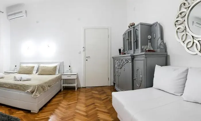 Natalie's Apartman Belgrád